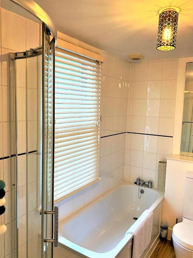 Riverside Channel5 "Holidays Homes In The Sun" Featured Central Canterbury Cottage With Free Parking Екстер'єр фото